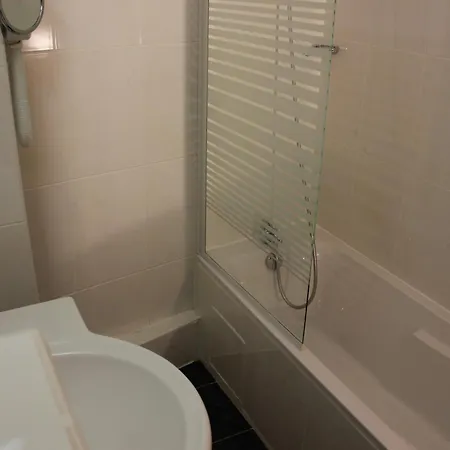 ホテル アンペリアル 3*